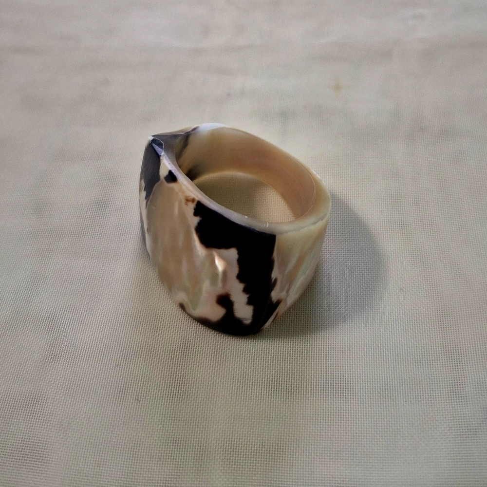 Tortoiseshell Resin Statement Ring - Cream and Black